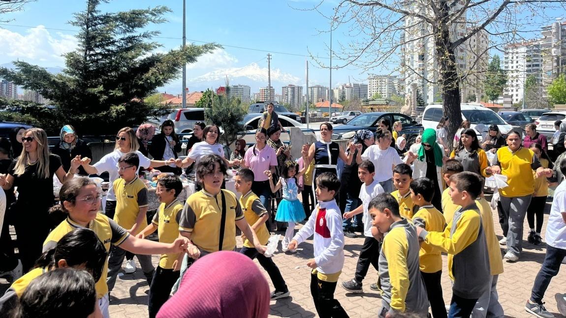 OKUL KERMESİMİZ VELİLERİMİZİN DESTEĞİYLE GERÇEKLEŞTİ